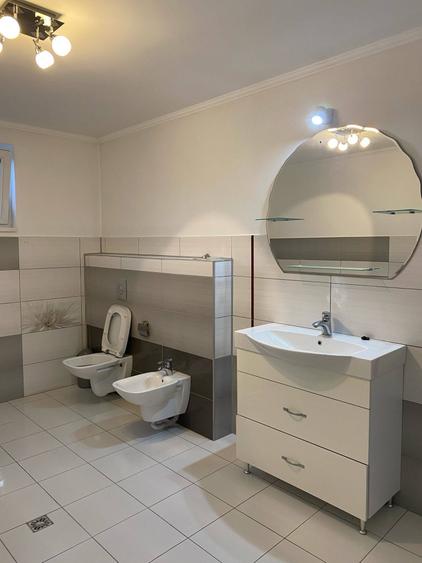 Casă cu 6 camere cu Canalizare în Călimănești