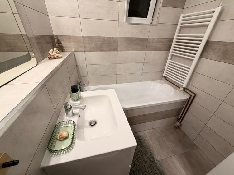 Apartament cu 3 camere decomandat, mobilat în Lipovei