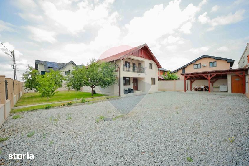 Casă cu 7 camere cu Teren 600 Mp în Sânmartin