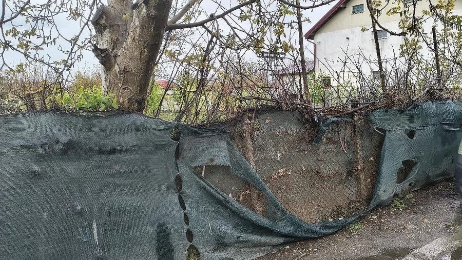 Teren de 300 mp, în Lazu
