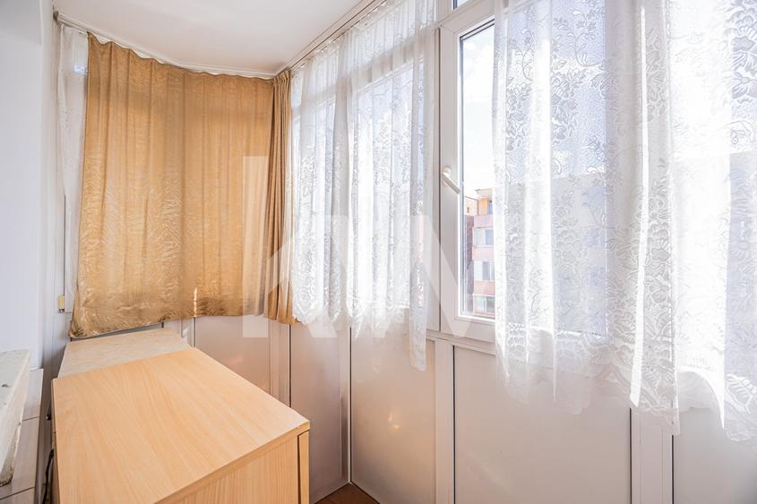 Vânzare apartament cu 2 camere,  2 balcoane, decomandat - zona Tractorul - 15