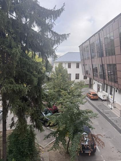 Apartament cu 4 camere în Central