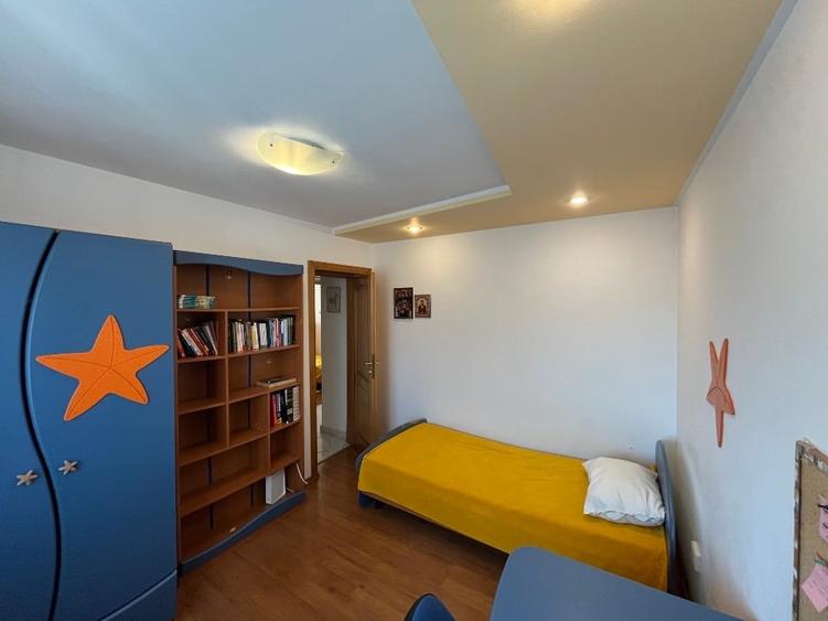 Apartament cu 4 camere decomandat, mobilat în Obor