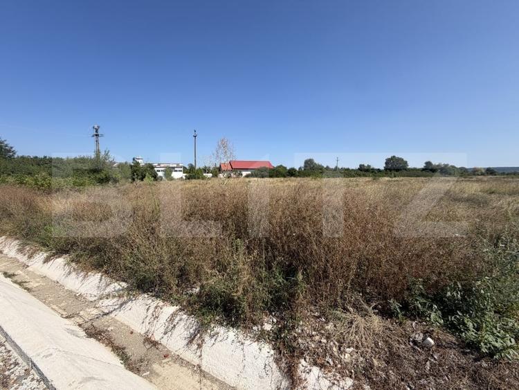 Teren Construcții intravilan de 15000 mp, în Sud-Est