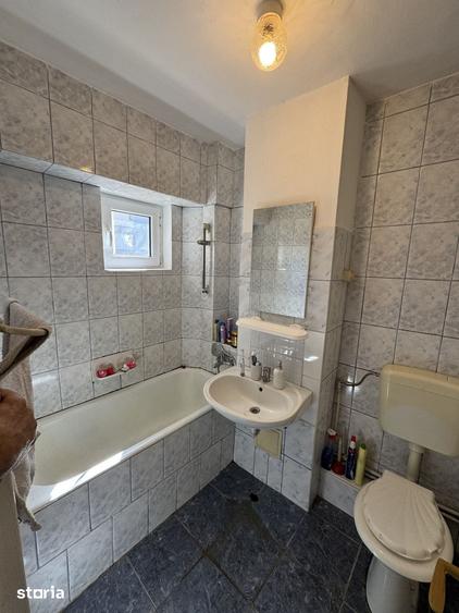 Apartament cu 3 camere decomandat în Micro 16