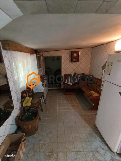 Casă cu 4 camere nedecomandat în Central