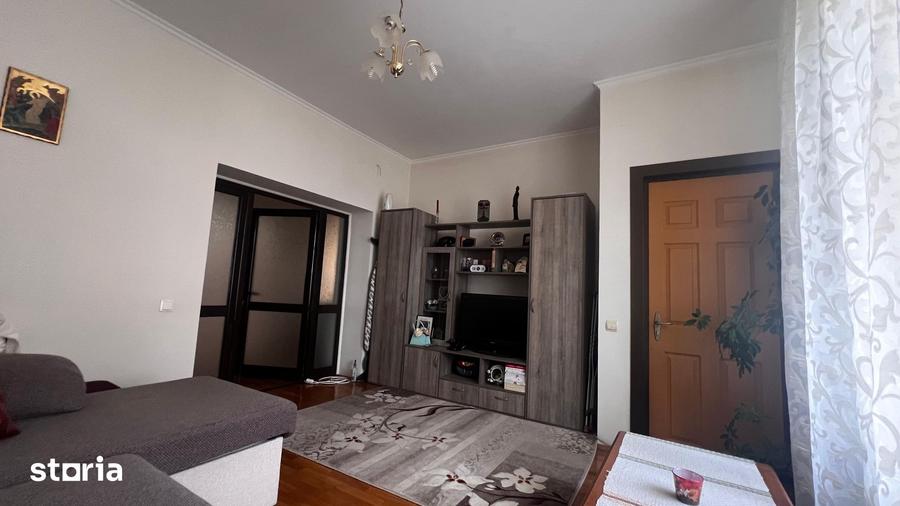 Casă cu 4 camere cu Teren 2283 Mp în Hălchiu