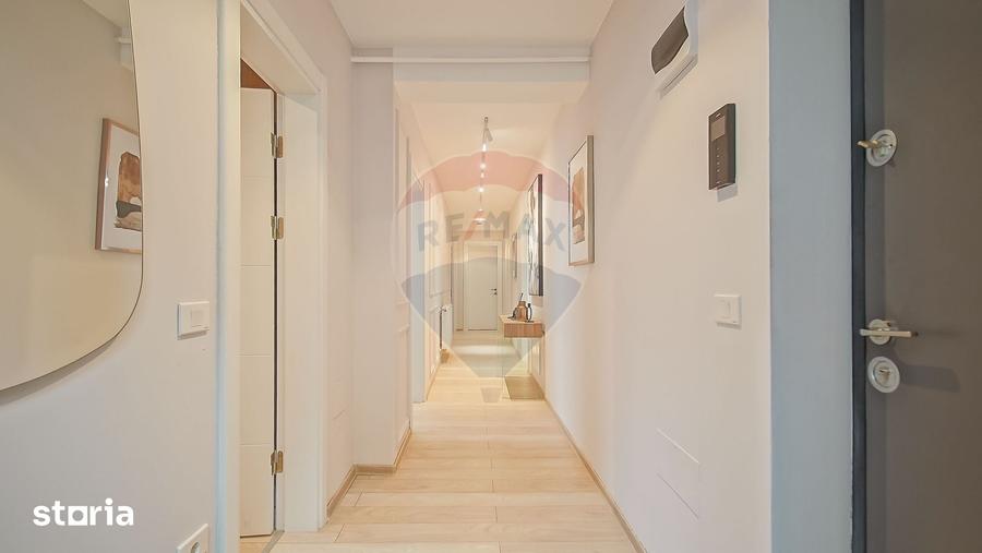 Apartament cu 3 camere decomandat în Tractorul