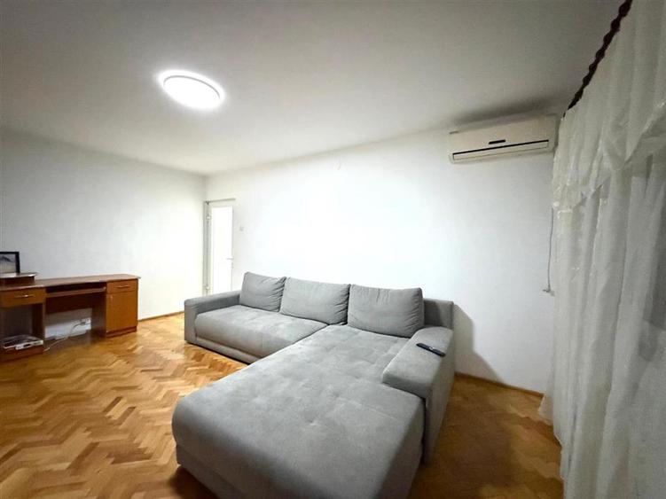 Apartament cu 3 camere decomandat în Nufărul