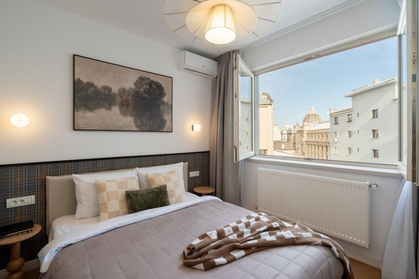Apartament cu 3 camere semidecomandat în Calea Victoriei