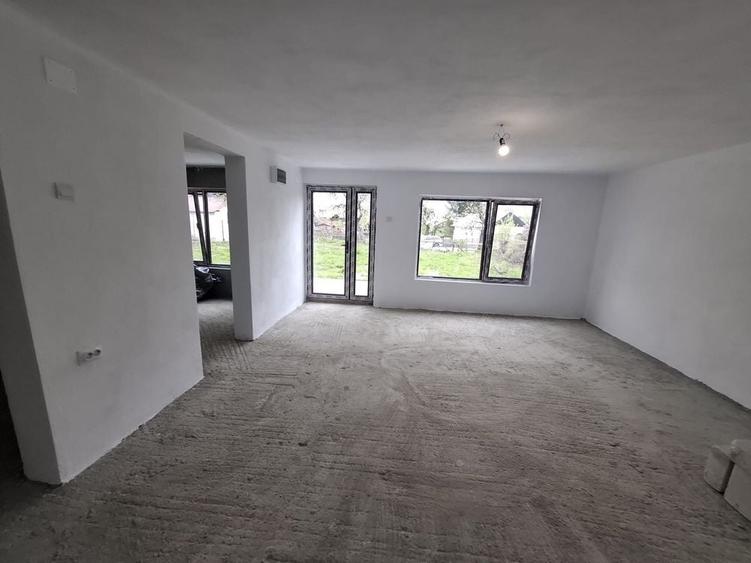 Casă cu 3 camere în Tătărani