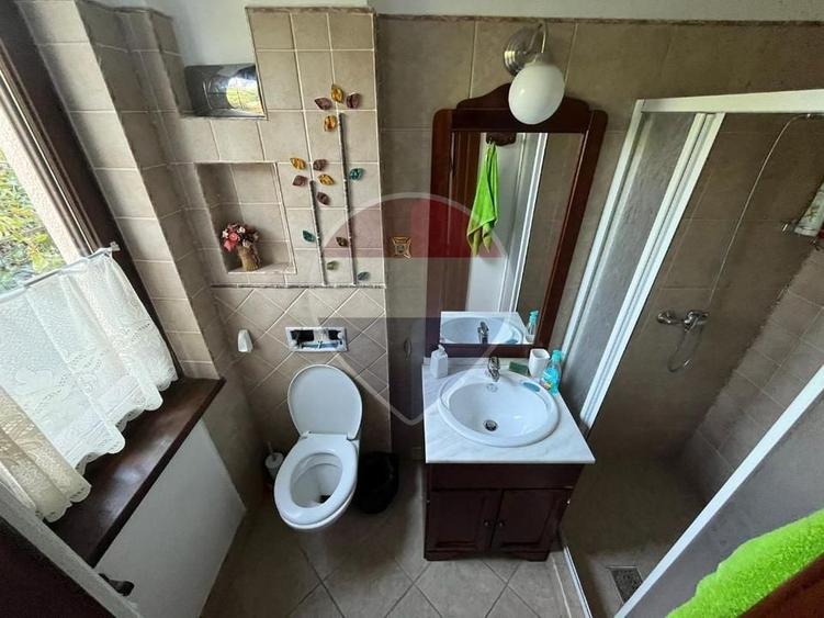 Casă cu 5 camere cu Teren 273 Mp în Butimanu