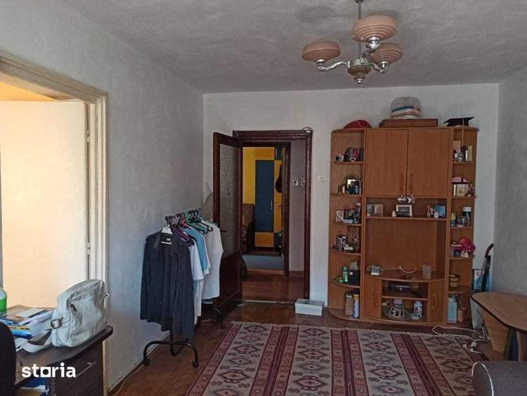 Apartament cu 3 camere semidecomandat în Central
