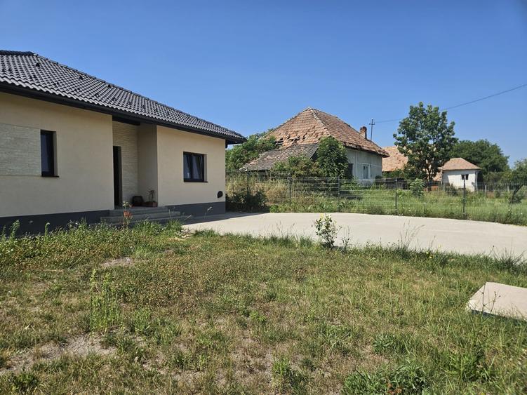 Casă individuală cu 4 camere cu Canalizare în Exterior Nord