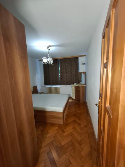 Apartament cu 3 camere decomandat în Berceni