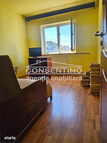 Apartament cu 3 camere decomandat în Patriei
