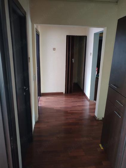Apartament cu 3 camere decomandat în Cetății