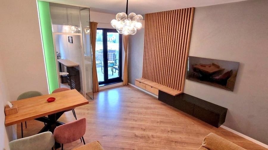 Apartament cu 3 camere decomandat, mobilat în Central