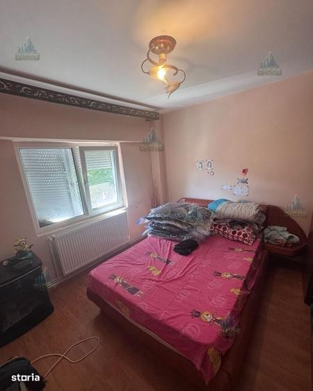 Apartament cu 3 camere în Uiești