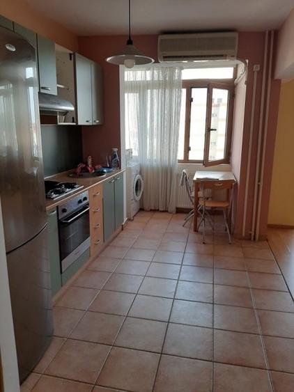 Apartament cu 3 camere decomandat, mobilat în Arcul de Triumf