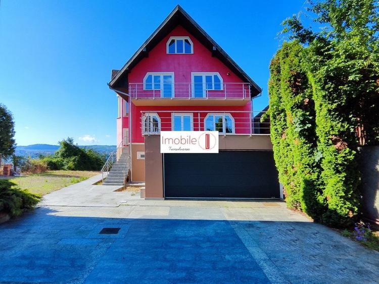 Casă individuală cu 8 camere cu Canalizare în Gruia