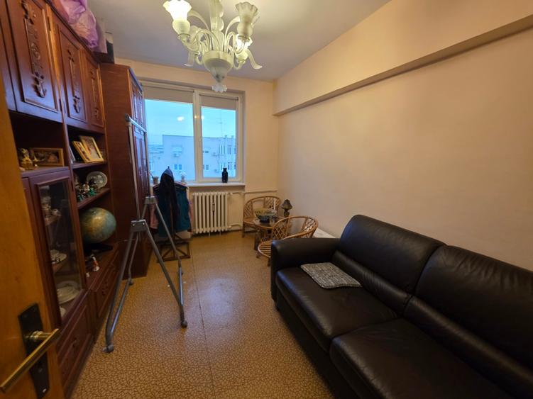 Apartament cu 3 camere decomandat în Tineretului