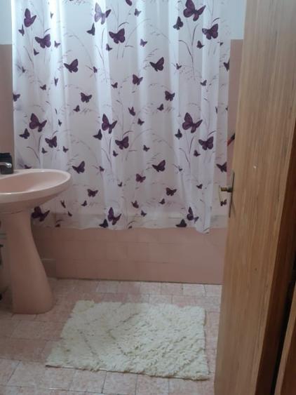 Apartament cu 4 camere decomandat, mobilat în Anda