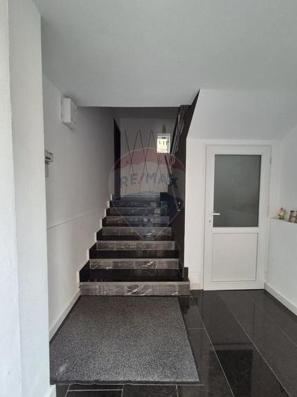 Penthouse cu 4 camere decomandat în Kogălniceanu
