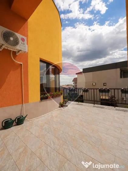 Casă cu 12 camere cu Teren 750 Mp în Fundeni