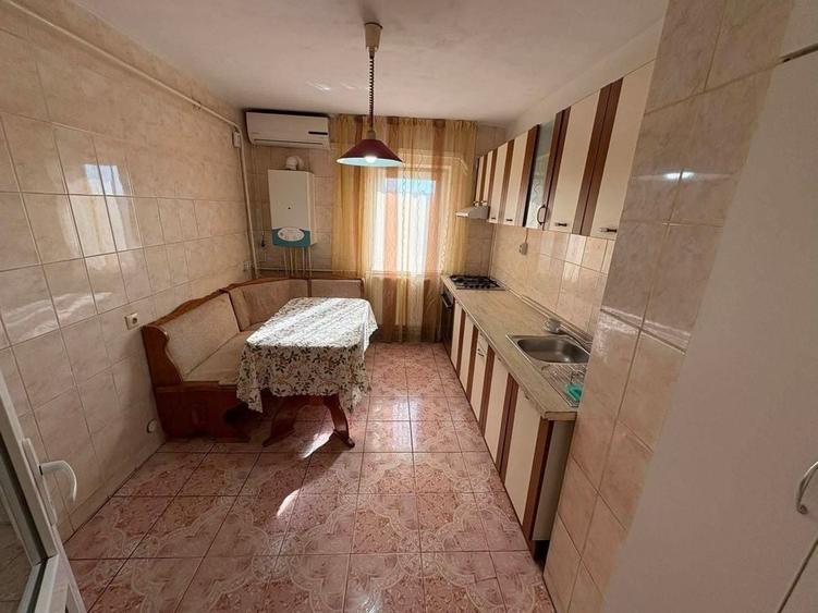 Apartament cu 4 camere decomandat în Central