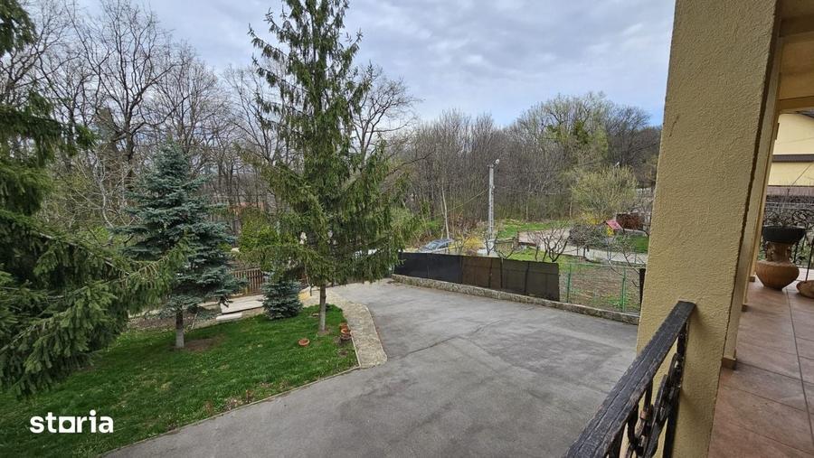 Casă cu 5 camere cu Teren 950 Mp în Bucium