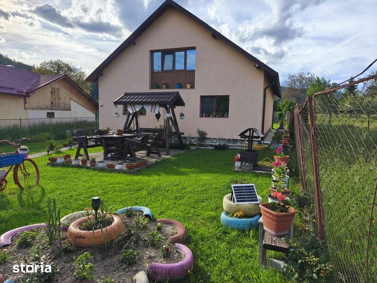 Casă cu 5 camere cu Teren 1000 Mp în Lerești