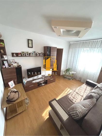 Apartament cu 3 camere semidecomandat în Trivale
