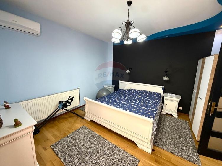 Casă individuală cu 4 camere cu Teren 557 Mp în Central