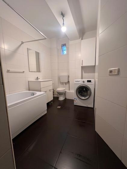 Apartament cu 2 camere semidecomandat în Jiului