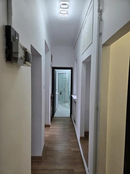 Apartament cu 4 camere decomandat în Victoriei