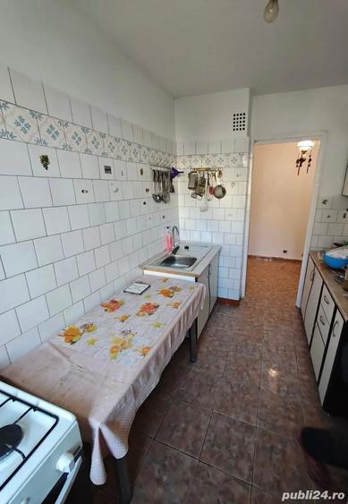 Apartament cu 3 camere semidecomandat, mobilat în Berceni