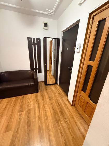 Apartament cu 2 camere decomandat în Micro 17