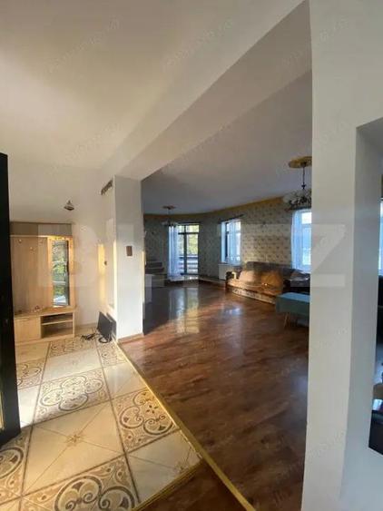 Casă cu 10 camere cu Teren 414 Mp în Cetate