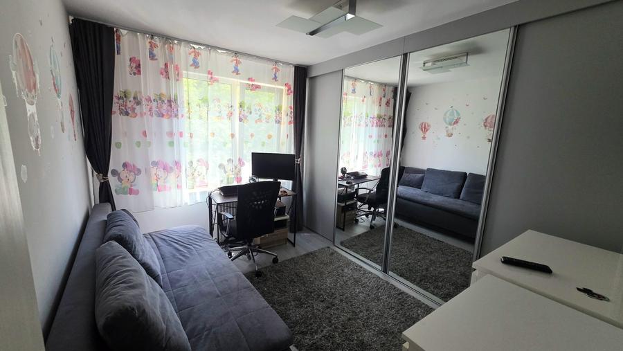 Apartament cu 3 camere semidecomandat, mobilat în Gorjului