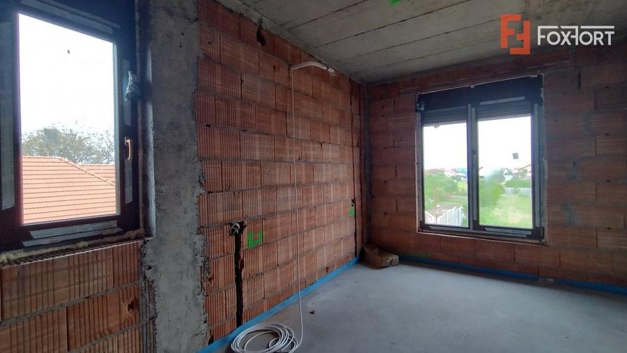 Duplex cu 4 camere cu Canalizare în Săcălaz