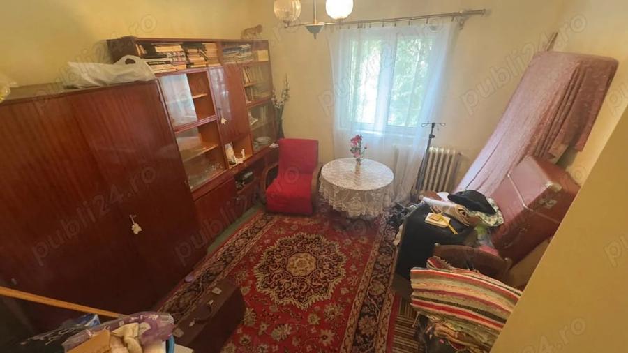 Apartament cu 3 camere semidecomandat în Cetate