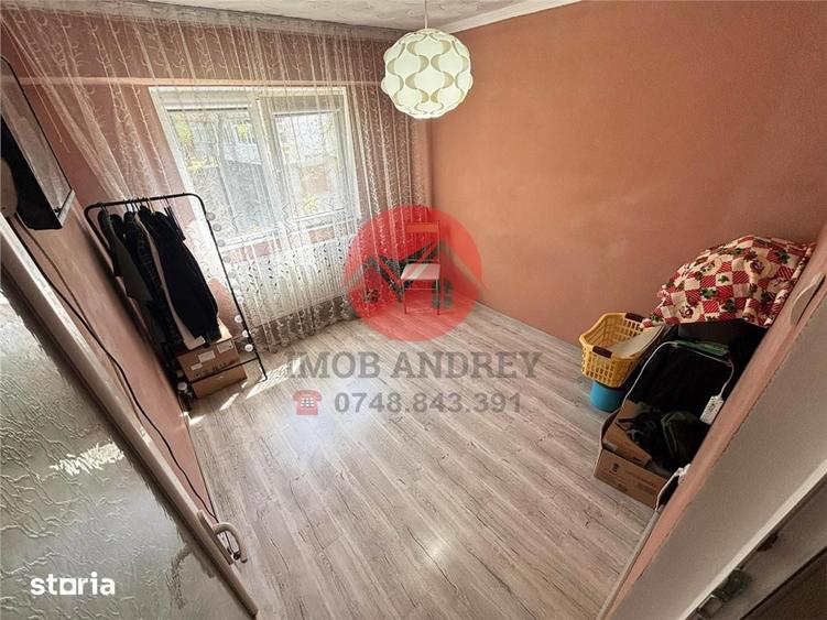 Apartament cu 4 camere decomandat în Vest
