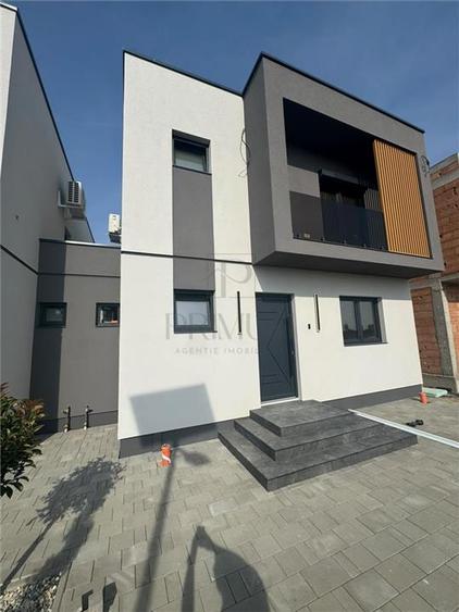 Duplex cu 4 camere cu Canalizare în Moșnița Nouă