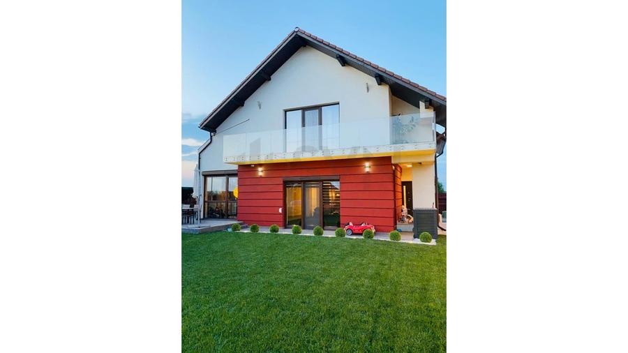 Casă individuală cu 4 camere cu Teren 550 Mp în Central