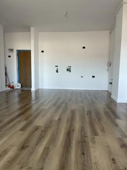 Apartament cu 2 camere semidecomandat în Florești