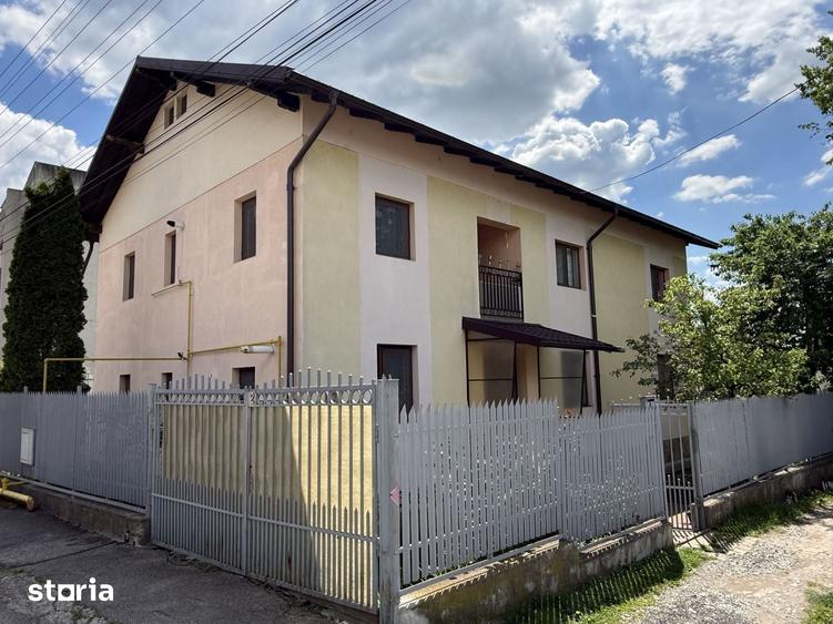 Casă cu 9 camere cu Teren 238 Mp în Central