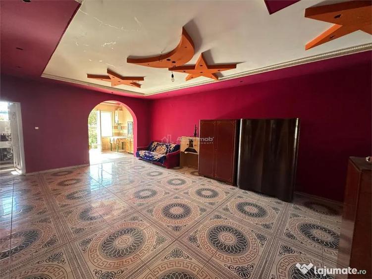 Casa P E , constructie noua, garaj subteran, strada Avram Ia - 5