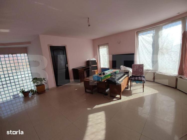 Casă cu 9 camere cu Teren 200 Mp în Ronaț