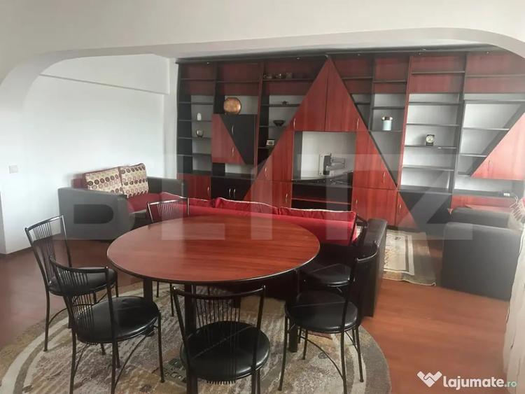 Apartament cu 4 camere semidecomandat în Calea București